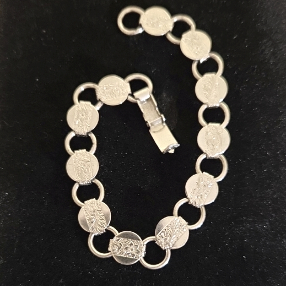 #607 Vintage Sarahcov Silver Tone  Bracelet